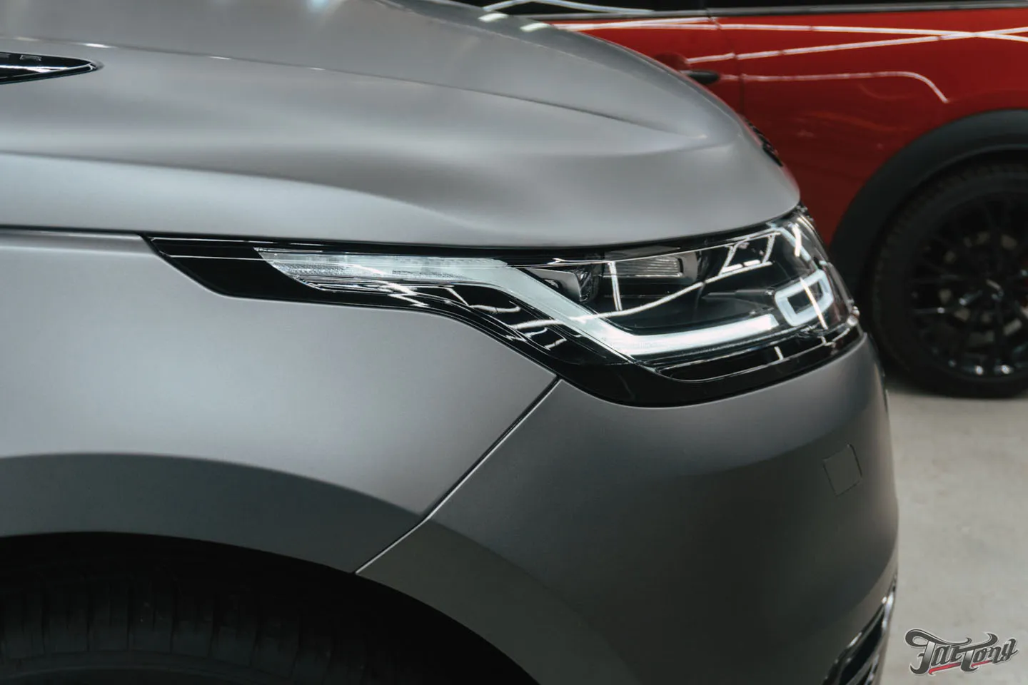 Оклеили Range Rover Velar в матовый полиуретан